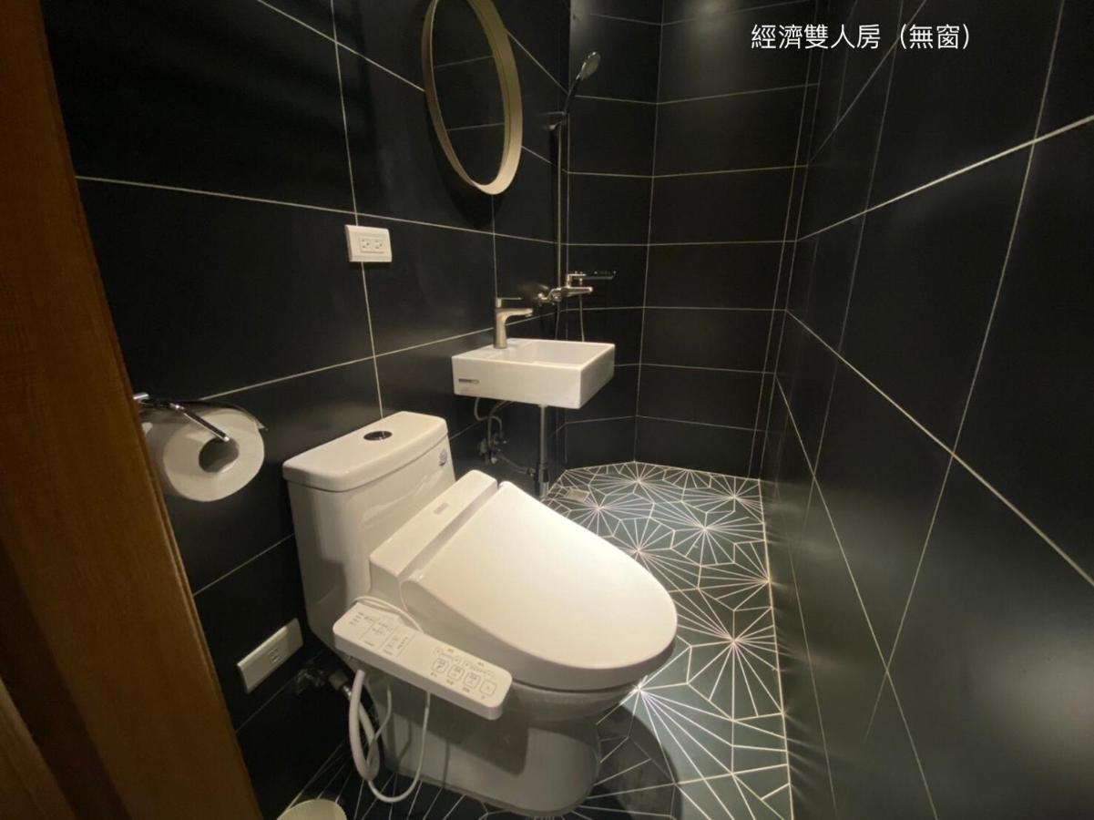良文旅2館ryou Hotel Vintage - II Tainan Zewnętrze zdjęcie
